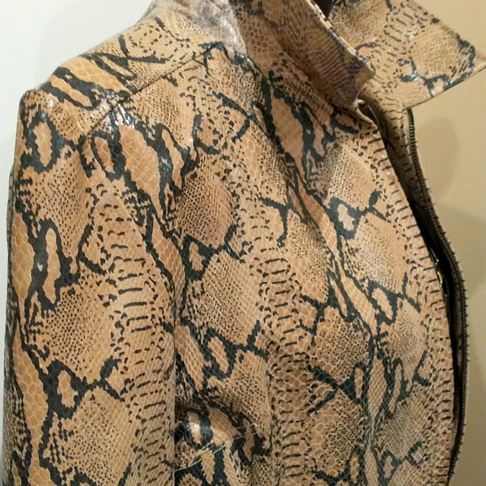 Ladies Authentic Leather Jacket - image 5